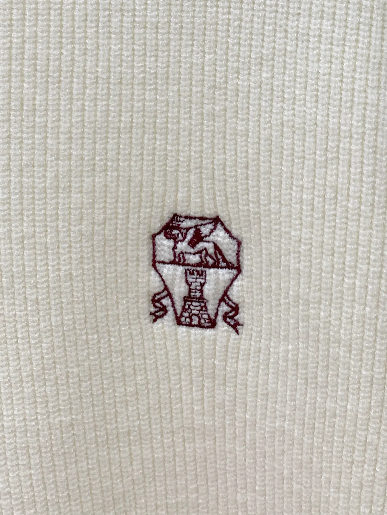 BC Classic is an old-money, gentlemanly and elegant style. The Classic Polo sweater is outlined in lines. There are always some items that can transcend seasons and trends and become eternal Classics. Selected top-quality wool fabrics are soft and silky to the touch, giving you just the right wearing experience in the warm sunshine of autumn and winter. The classic Polo collar design, with exquisite three buttons, is simple yet stylish, showing the unique sophistication and charm of men. It adds a touch of bright color to the whole, highlighting the wearer's unique taste. And the unique line design not only modifies the body shape, but also adds elegance and calmness. Every detail, every stitch and every detail has been carefully crafted to ensure excellent quality and durability! Sizes: M-3XL (48-56)